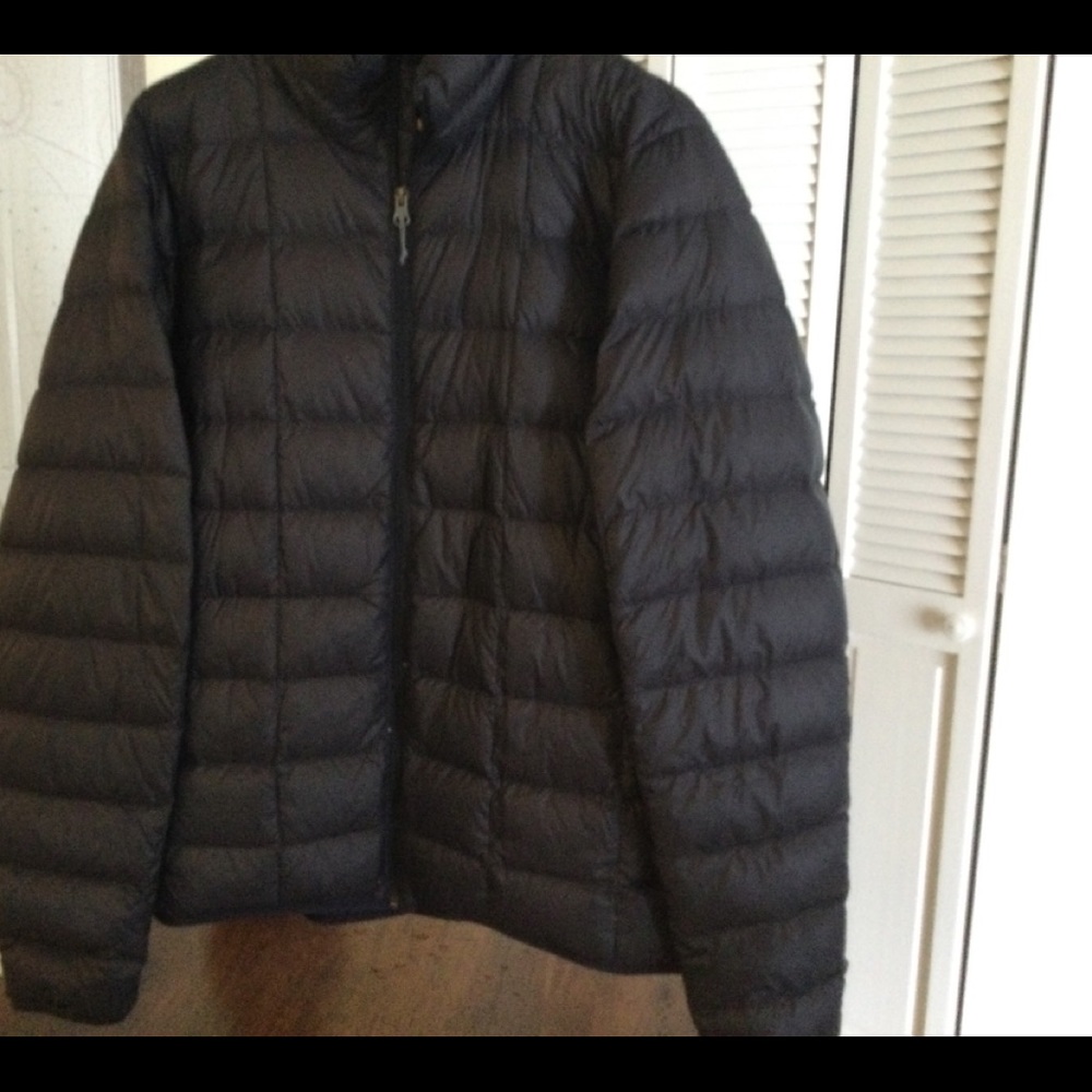 REI brand Men’s large navy puffer jacket